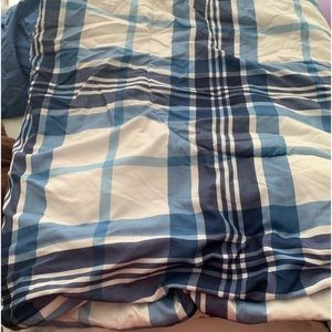 Twin Comforter and bed skirt